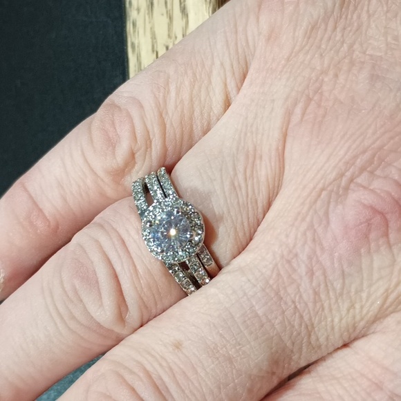 Diamond Ring - Picture 1 of 2